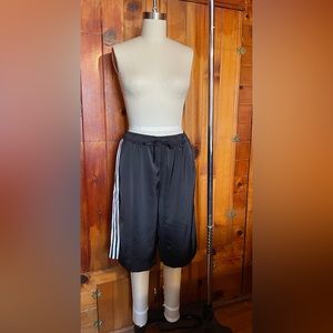 Relaxed fit adidas Originals Shorts